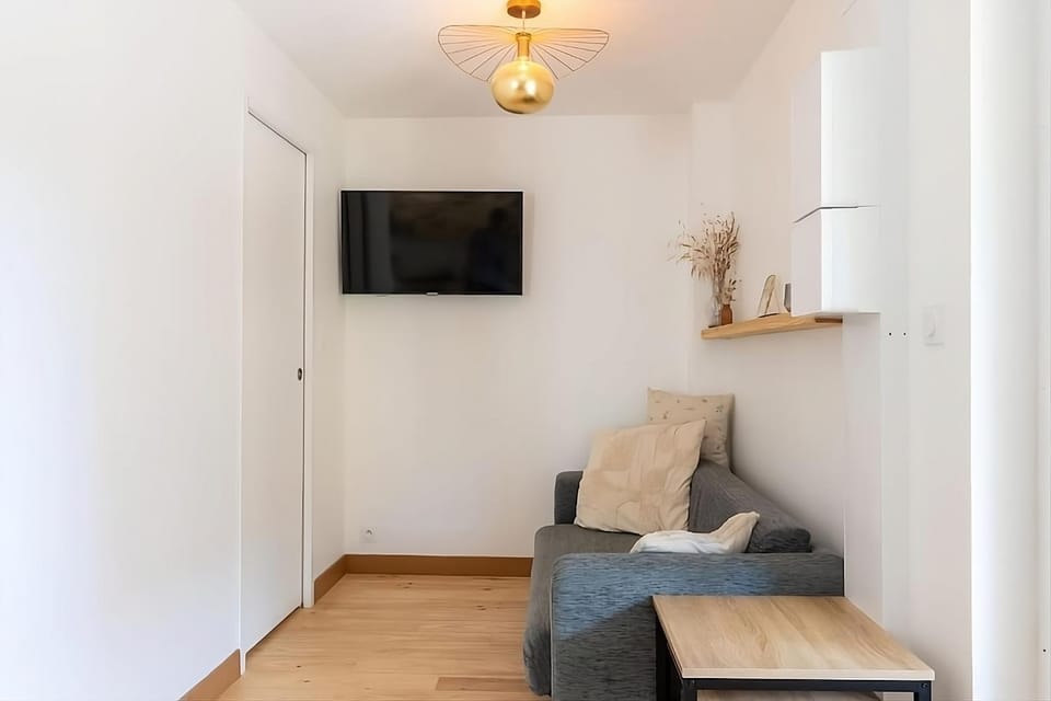 Communal lounge/ TV room, TV and multimedia, Living room, Lounge or bar, Seating area, internet