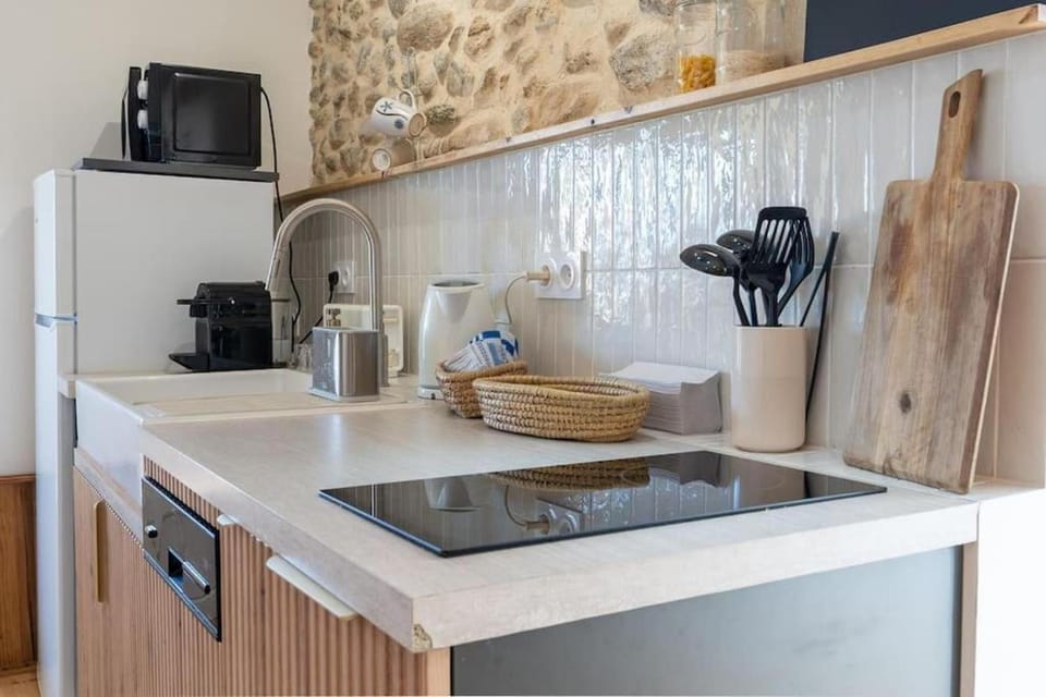 Kitchen or kitchenette, Decorative detail, Breakfast, Lunch, stove, kitchen