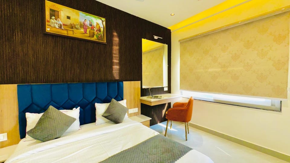 Seating area, Bedroom