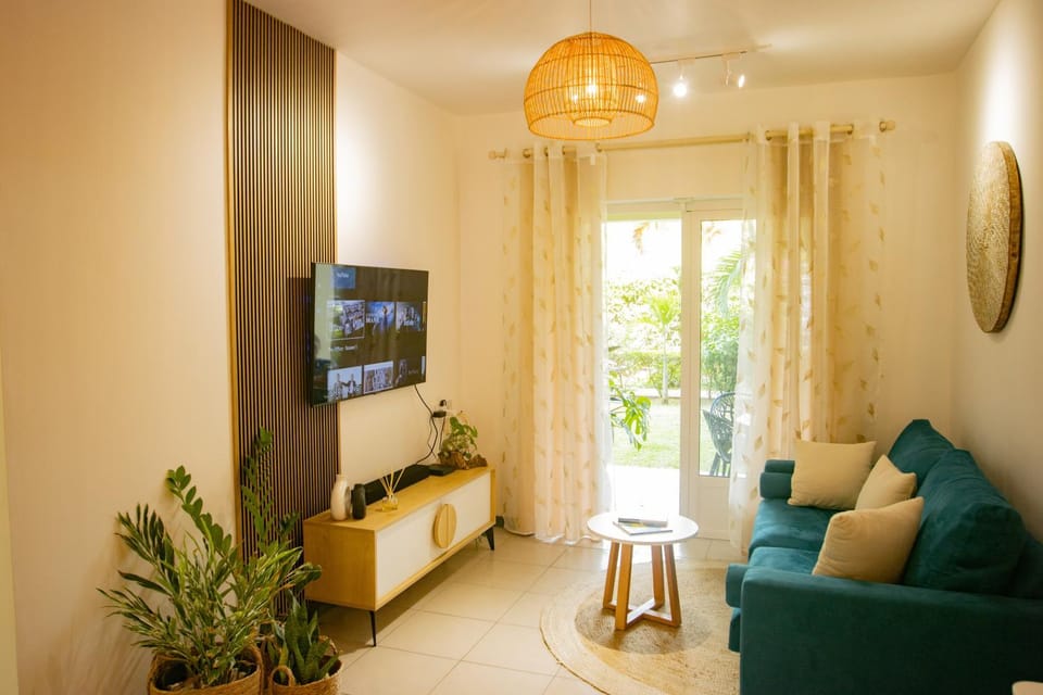 Communal lounge/ TV room, TV and multimedia, Living room, Seating area, Evening entertainment