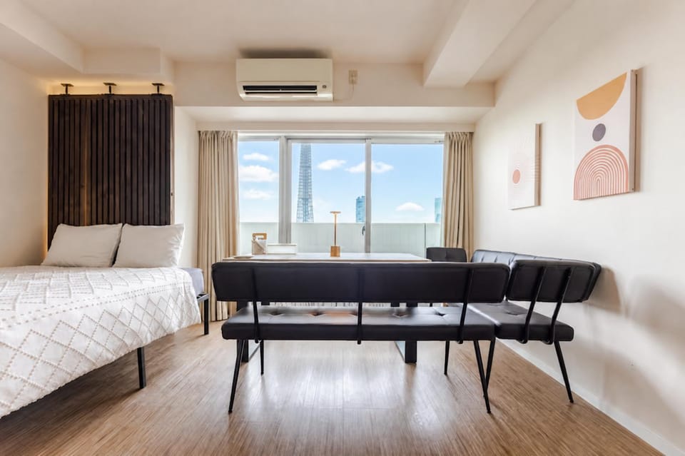 Bed, Living room, Photo of the whole room, Seating area, Dining area, Bedroom, Landmark view, air conditioner