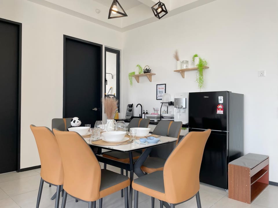 Dining area, kitchen