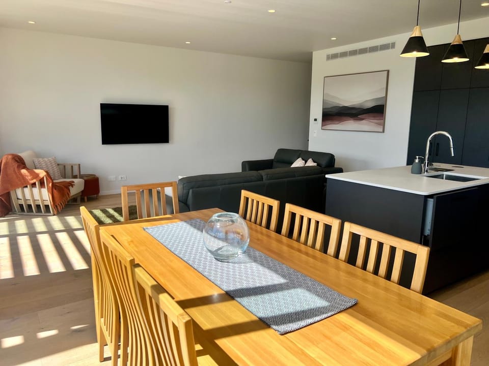 TV and multimedia, Kitchen or kitchenette, Seating area, Dining area