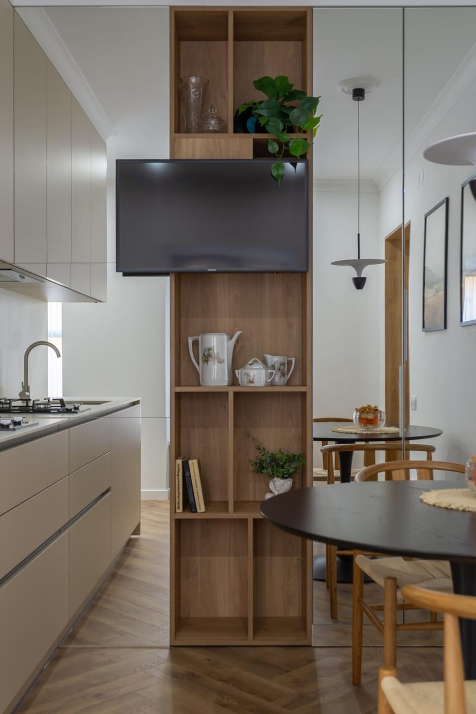 TV and multimedia, Coffee/tea facilities, Kitchen or kitchenette, Dining area, dishwasher, pet friendly, stove