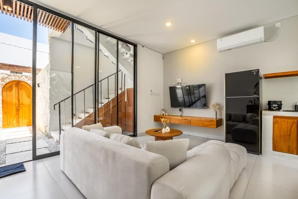 TV and multimedia, Living room, Seating area, air conditioner