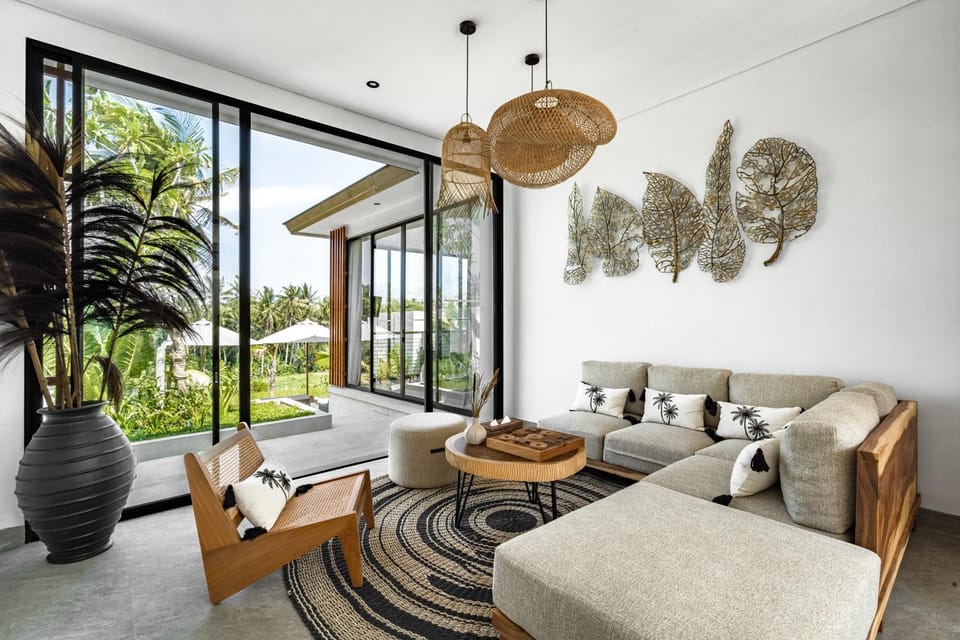 Property building, Garden, Living room, Seating area, Dining area, Garden view