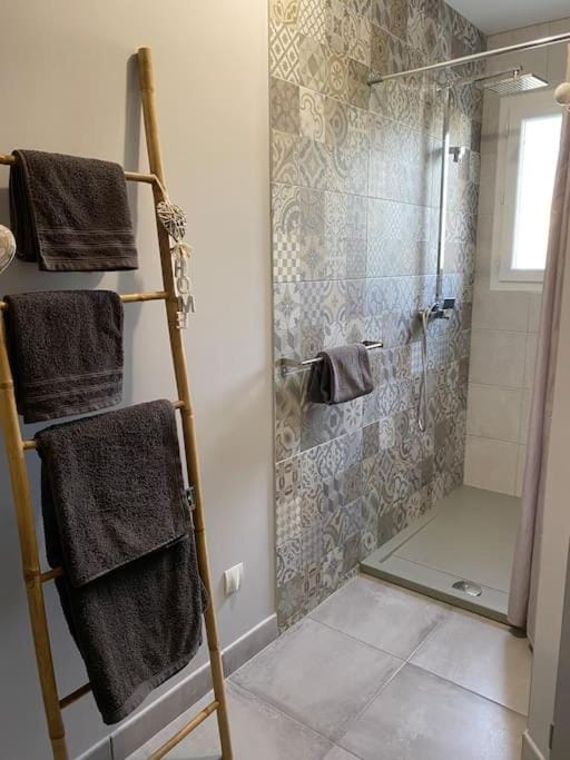 Shower, Bathroom, towels