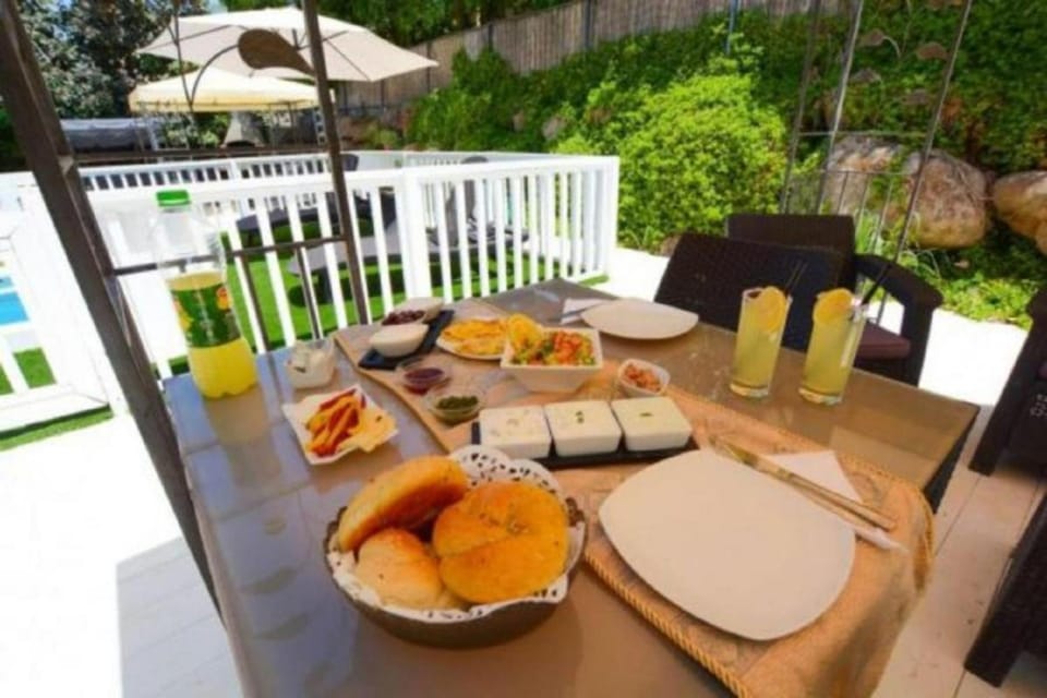 Garden, Dining area