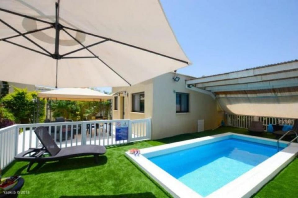 Property building, Garden, Swimming pool, sunbed