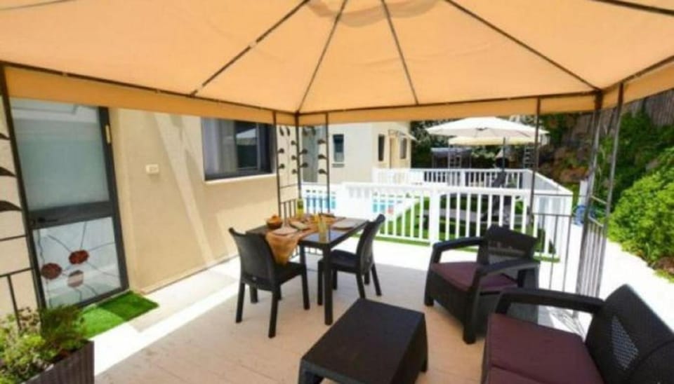 Patio, Dining area