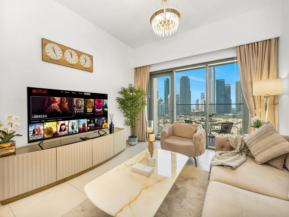 Communal lounge/ TV room, TV and multimedia, Living room, Seating area