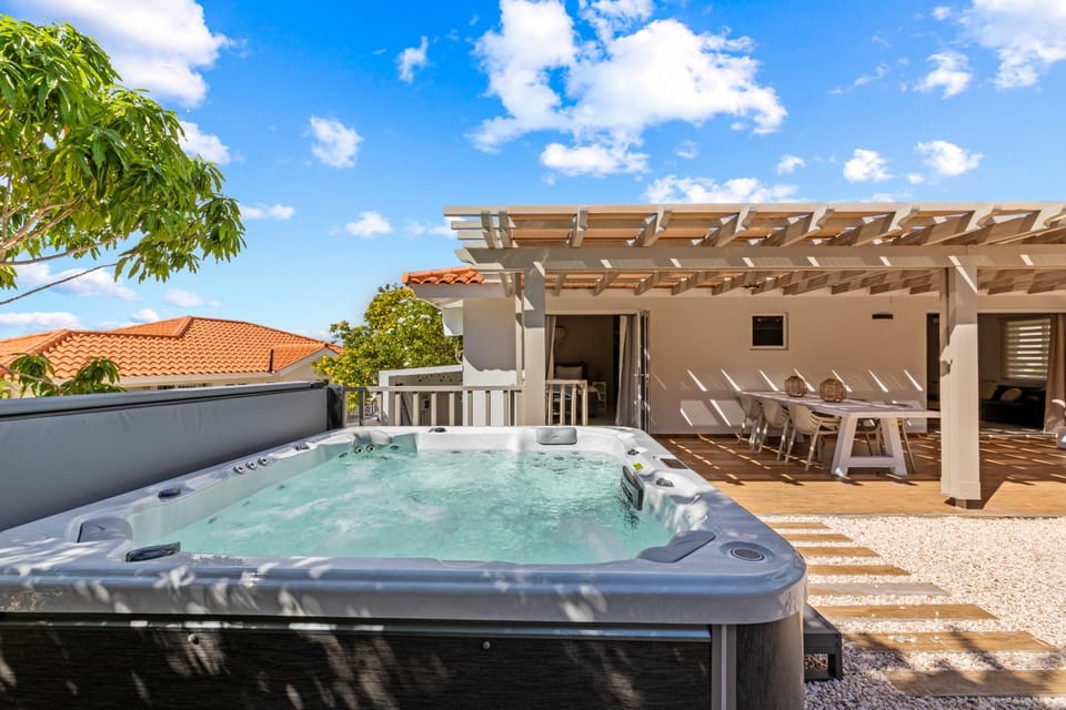 Patio, Day, Hot Tub, Hot Tub