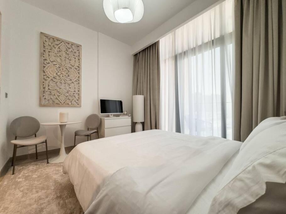 Bed, TV and multimedia, Photo of the whole room