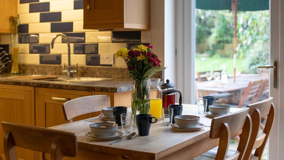 Dining area, kitchen