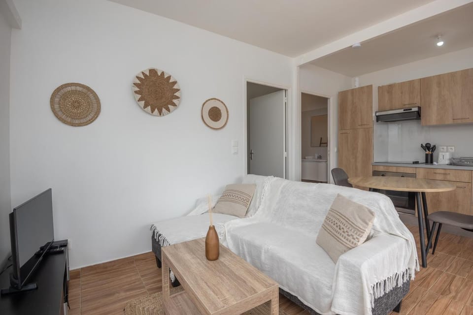 Kitchen or kitchenette, Living room