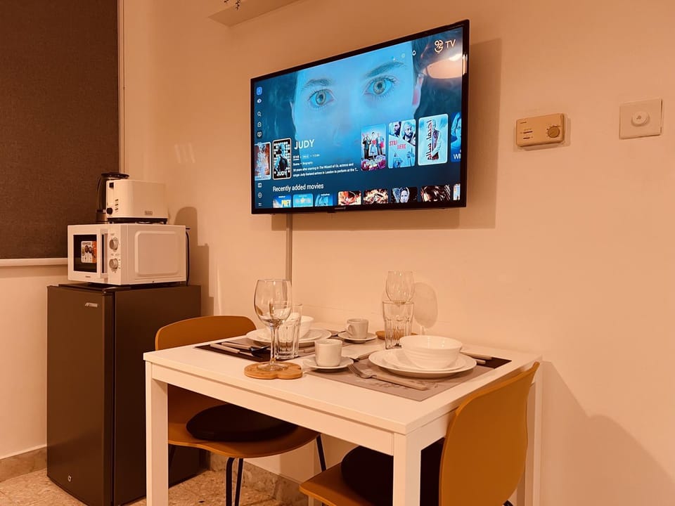 TV and multimedia, Coffee/tea facilities, Dining area
