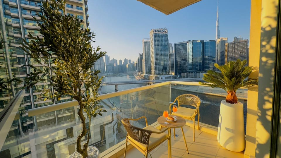 Patio, Day, Natural landscape, View (from property/room), Balcony/Terrace, Seating area, City view, Lake view, River view