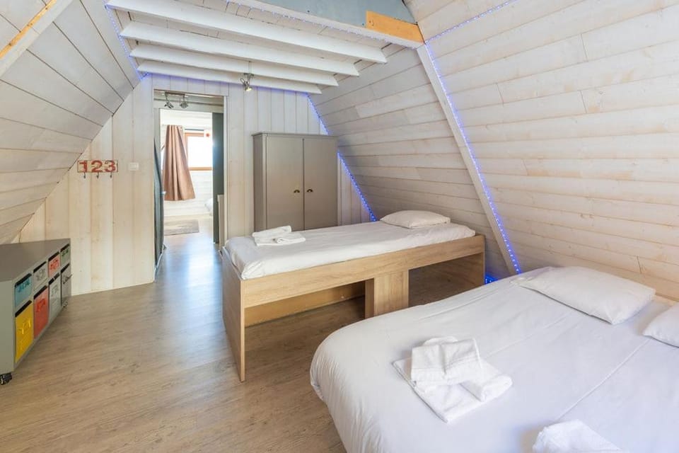 Chalet Pokhara zen tranquille Chalet in Huez