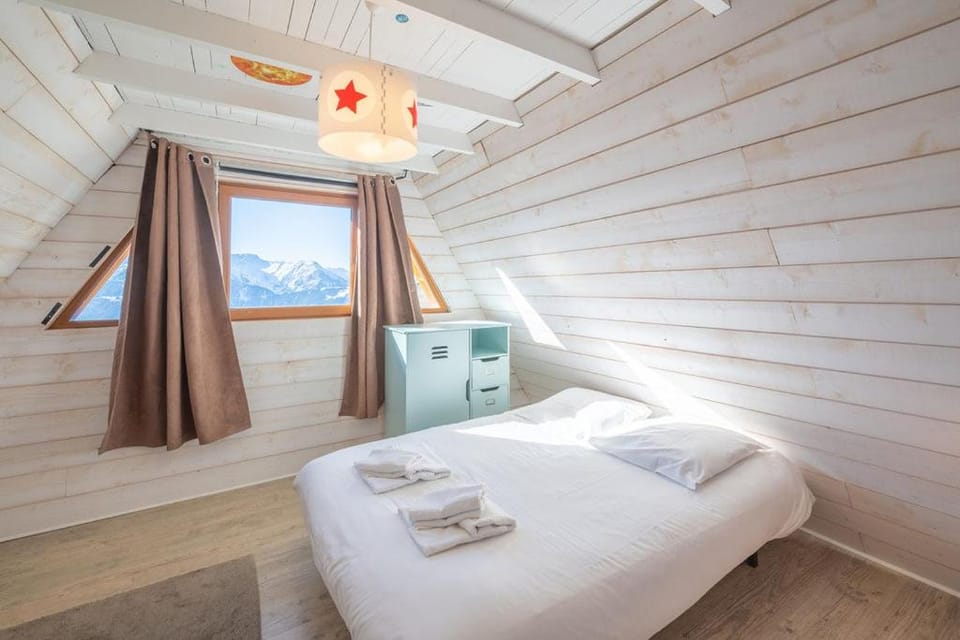 Chalet Pokhara zen tranquille Chalet in Huez