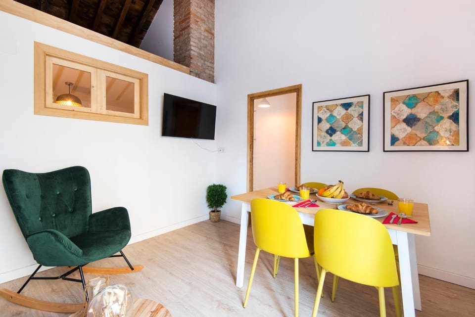 TV and multimedia, Living room, Dining area, Evening entertainment