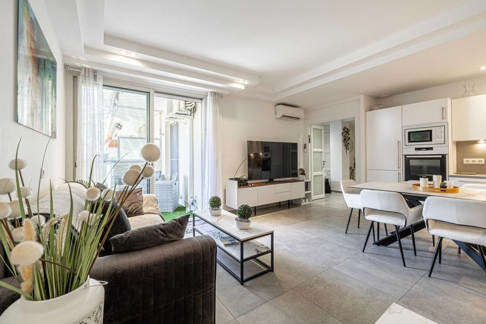 TV and multimedia, Kitchen or kitchenette, Living room, Dining area