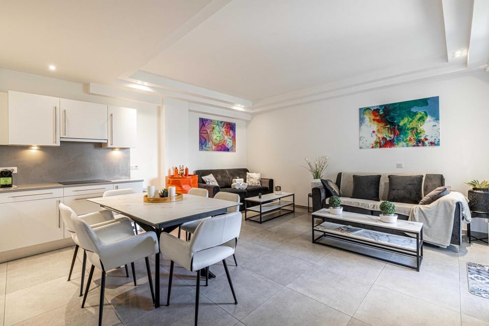 Kitchen or kitchenette, Living room, Dining area