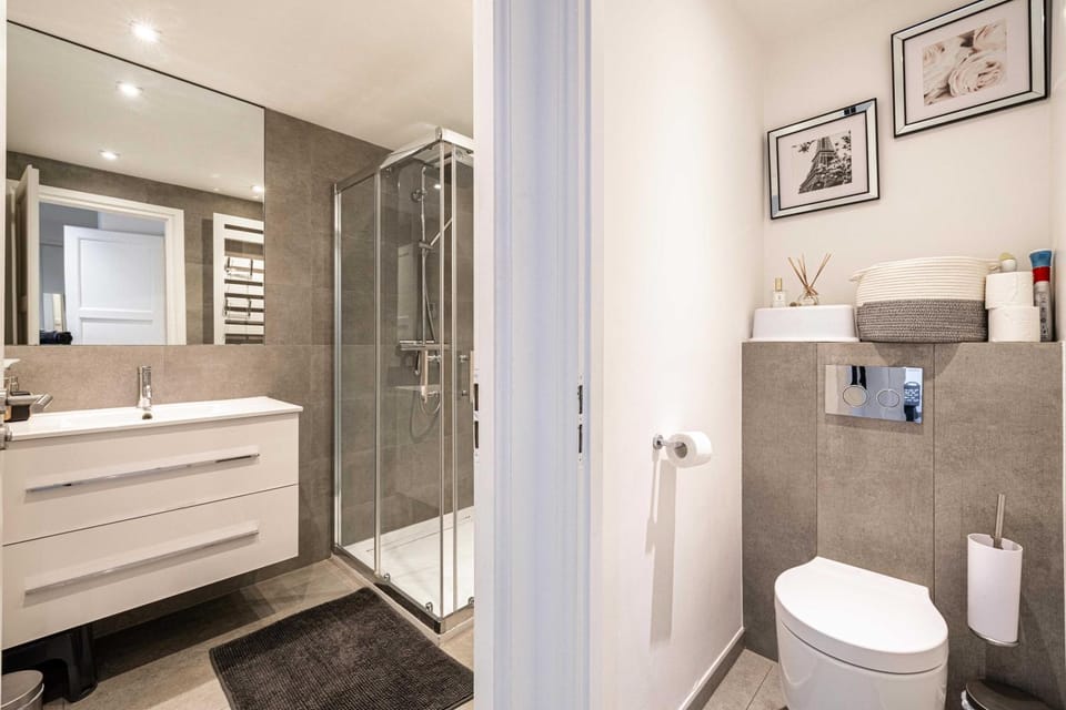 Shower, Toilet, Bathroom