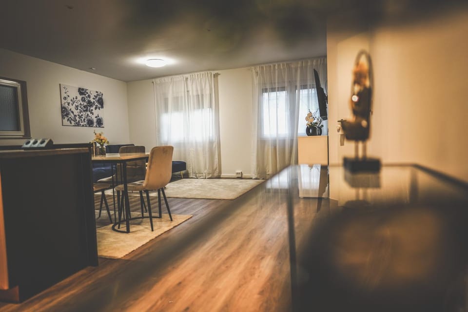 Moderne Ferienwohnung mit Kochinsel in Sinsheim Zentral ruhig und Netflix - Erstbezug WeHome Komfort Apartment in Sinsheim