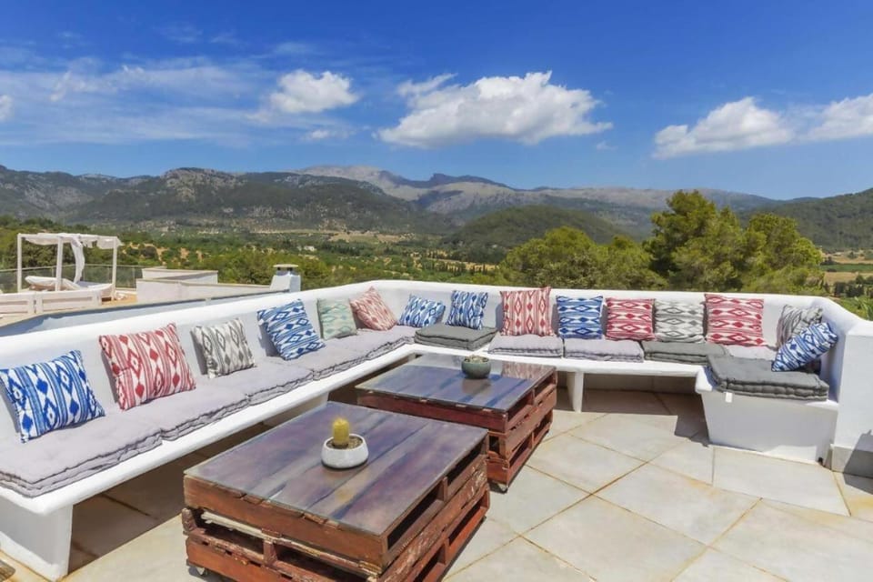 Ca´n Domingo -Stylish villa with pool, gym & views Villa in Raiguer