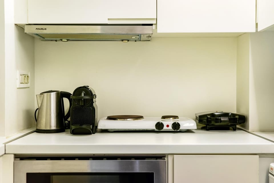 Coffee/tea facilities, Kitchen or kitchenette, stove, toaster
