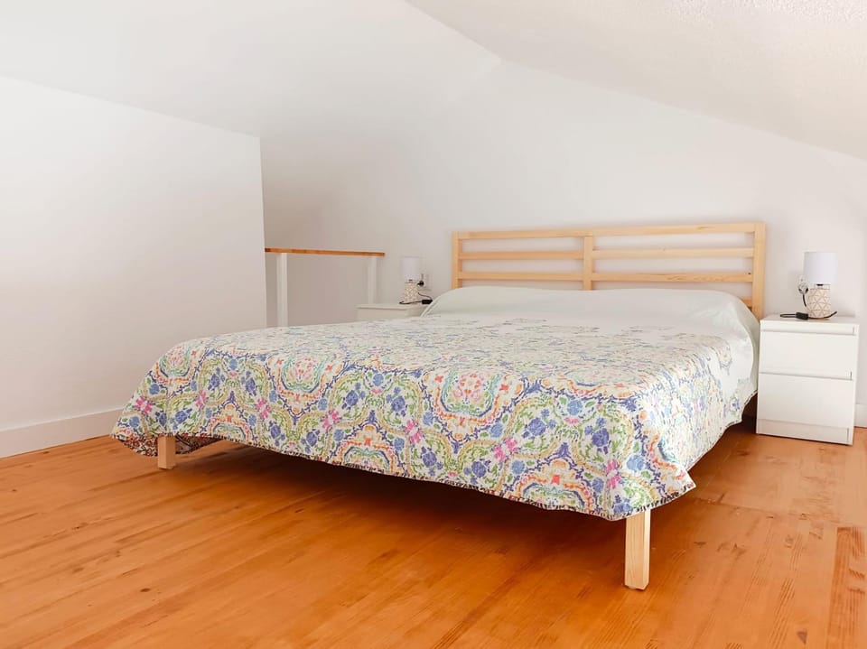 Bed, Photo of the whole room, Bedroom
