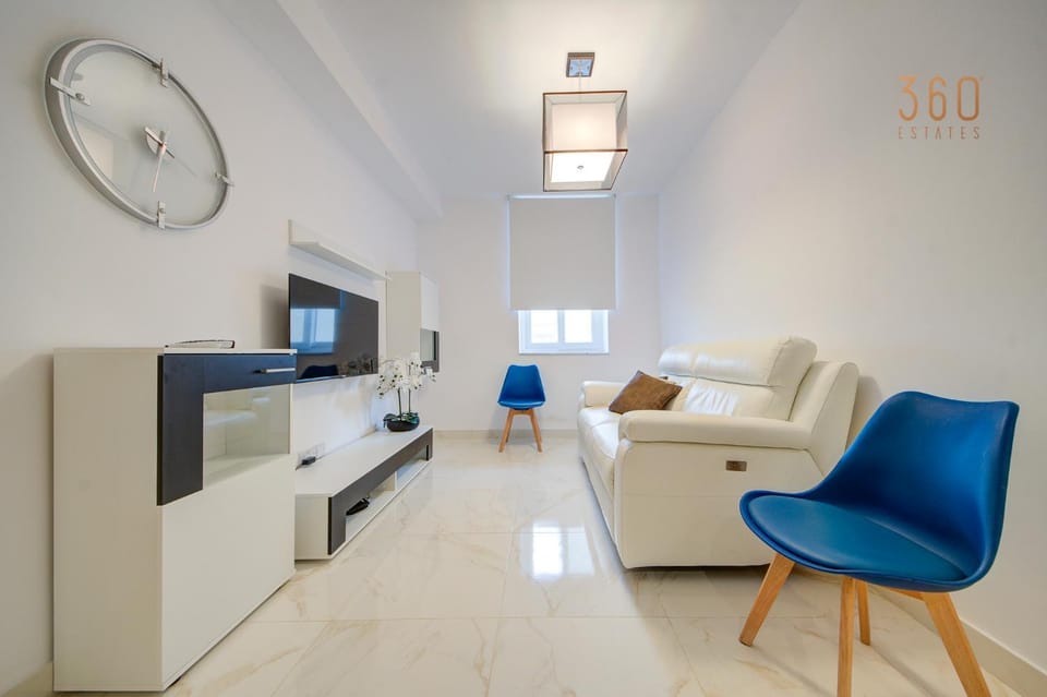 Communal lounge/ TV room, TV and multimedia, Seating area, Evening entertainment