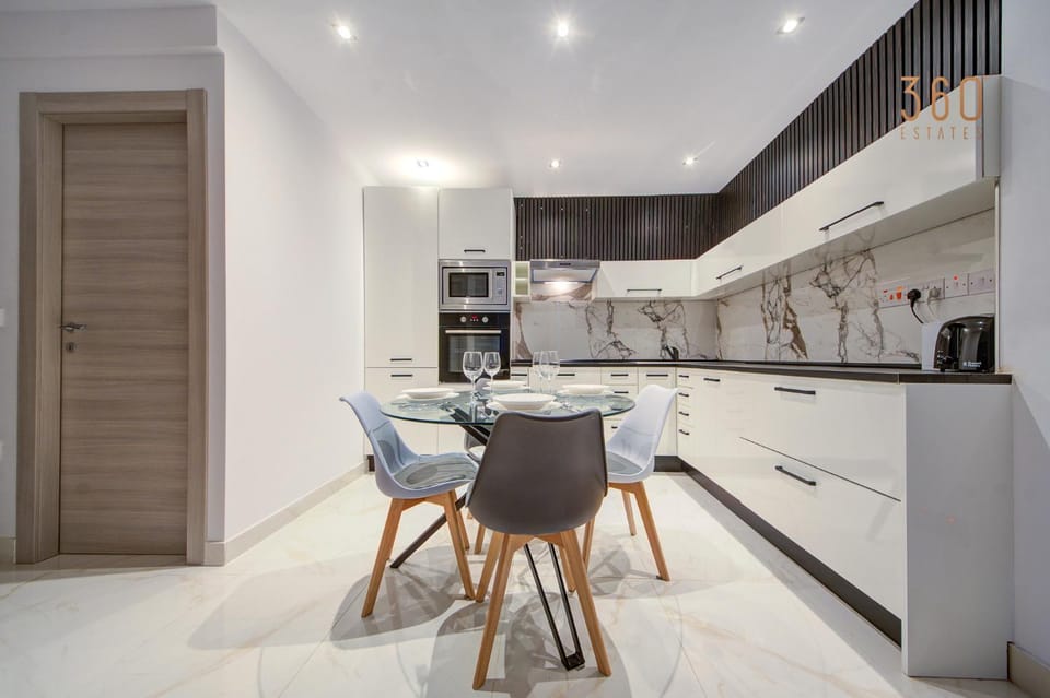 Kitchen or kitchenette, Dining area, dishwasher, minibar, pet friendly, stove