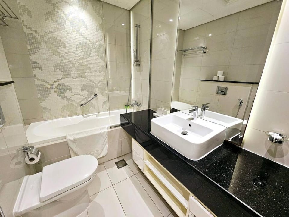 SUNRISE HOMES - Modern Studio beside Dubai Canal Apartment in Dubai