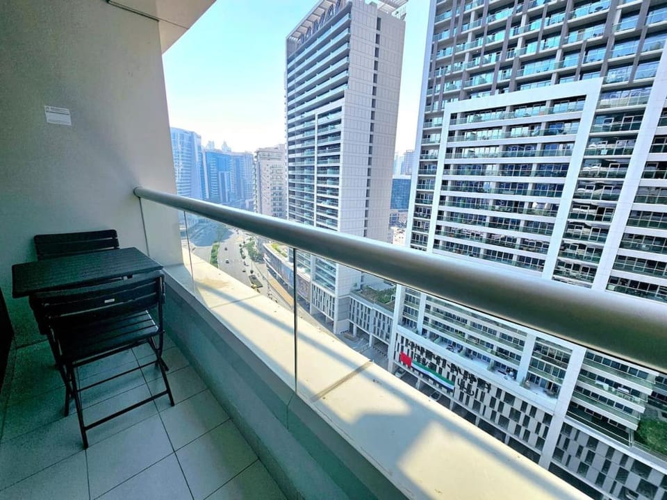 SUNRISE HOMES - Modern Studio beside Dubai Canal Apartment in Dubai