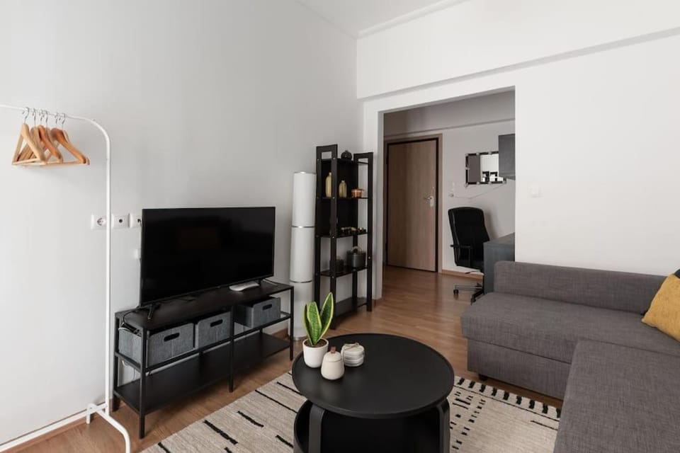 Urban Chic Hideaway Near Athens Center & Metro Apartment in Athens