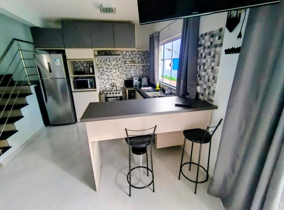 Kitchen or kitchenette, Dining area, oven, stove