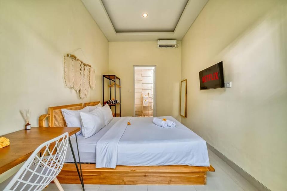 Petite 2bd Cozy Villa with Private Pool in Central Canggu Villa in North Kuta