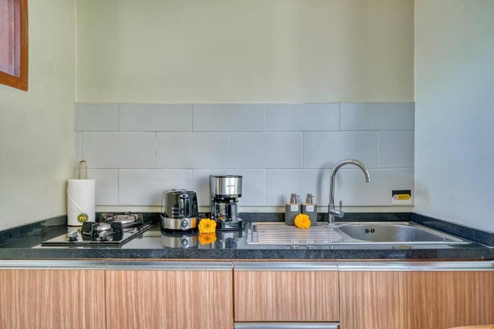 Petite 2bd Cozy Villa with Private Pool in Central Canggu Villa in North Kuta