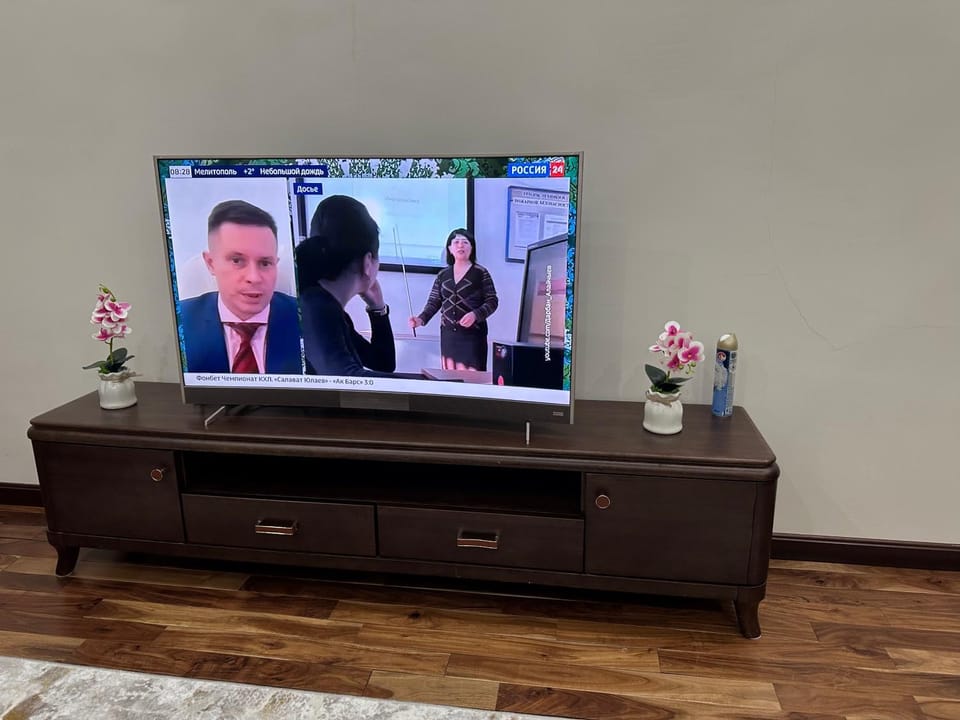 TV and multimedia, group of guests