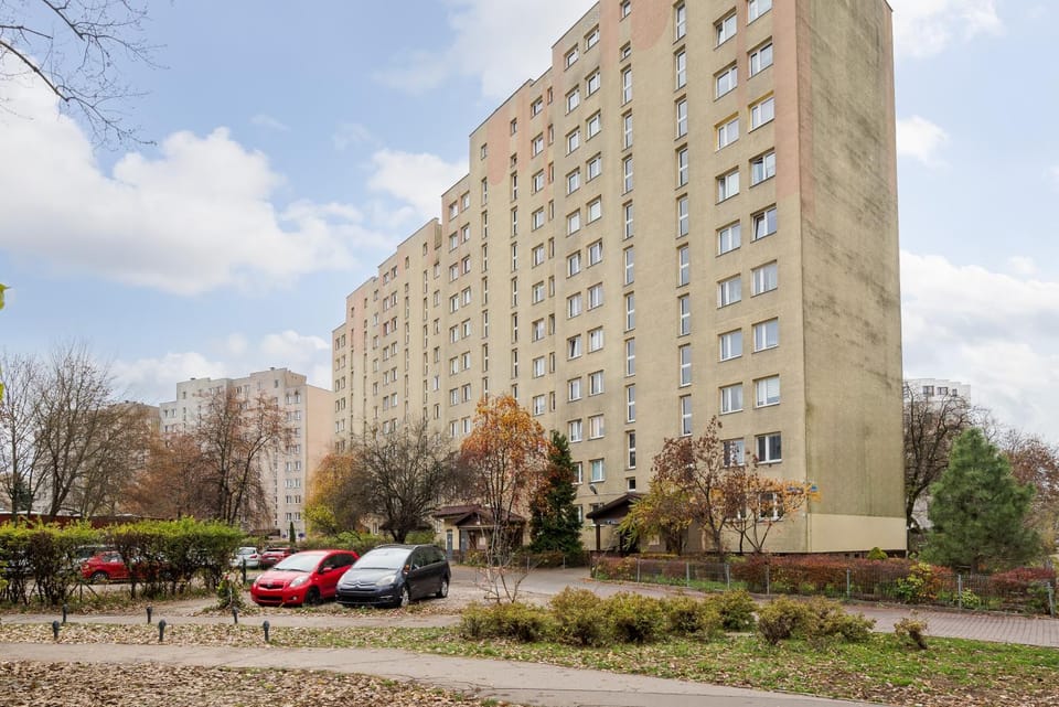 Property building, Neighbourhood, Location