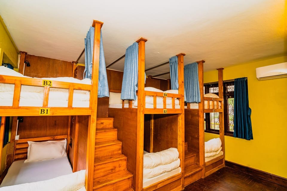 Bed, Photo of the whole room, Bedroom, bunk bed, air conditioner