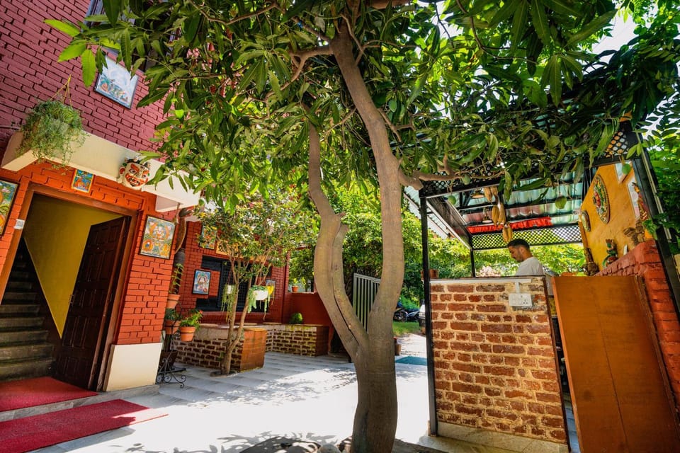 Property building, Communal lounge/ TV room, Facade/entrance, Garden, Coffee/tea facilities, Living room, Business facilities, Garden view, Garden view