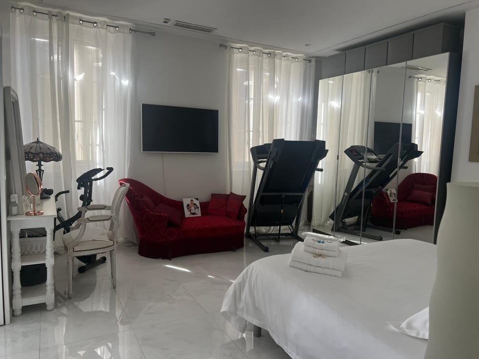 TV and multimedia, Photo of the whole room, Bedroom, wardrobe