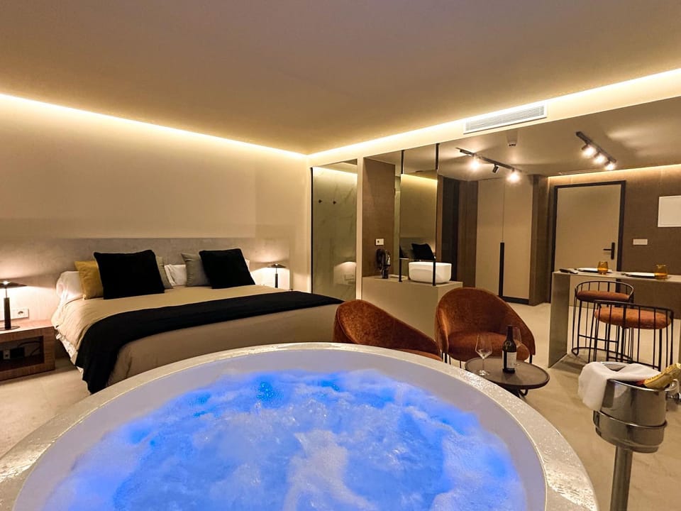 Hot Tub, Photo of the whole room