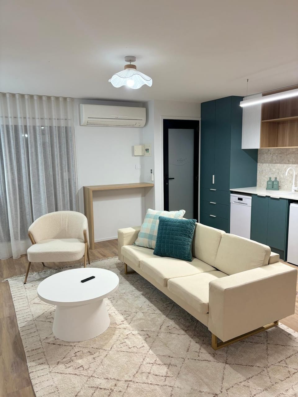 Kitchen or kitchenette, Living room, Seating area