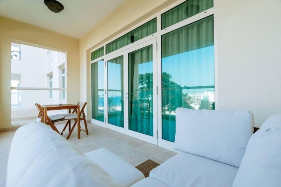 Elegant 1BR beach access with Ocean Views, Palm Apartment in Dubai