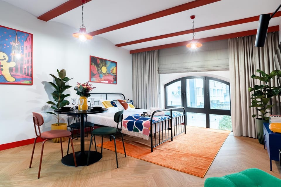 Bed, Living room, Photo of the whole room, Seating area, Dining area, Bedroom