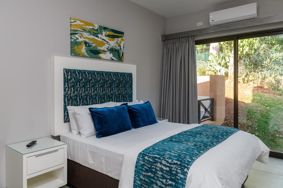 Photo of the whole room, Bedroom, air conditioner