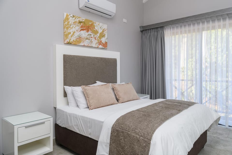 Bed, Photo of the whole room, Bedroom, air conditioner